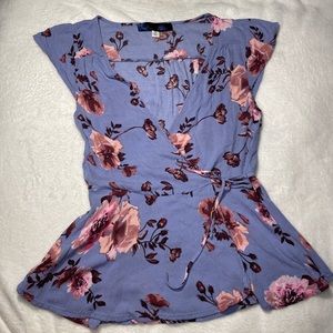 Floral Flowy top! Size medium.